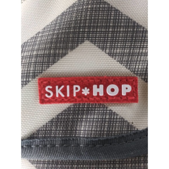 Skip Hop Gray / White Portable / Travel Pronto Chevron Mesh Baby Changing Pad - Picture 4 of 7